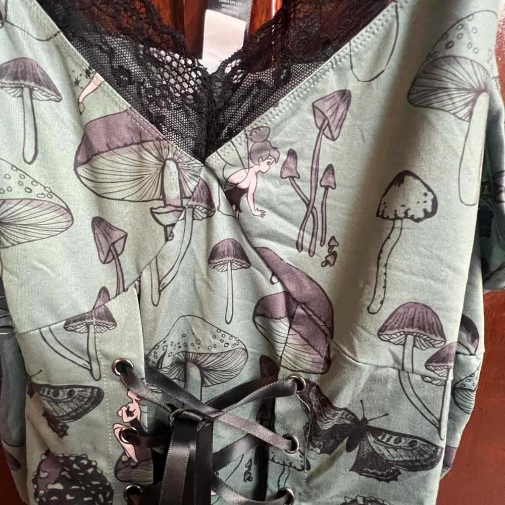Women size 3X X hot topic, Tinker Bell green corset tank top - Picture 2 of 2